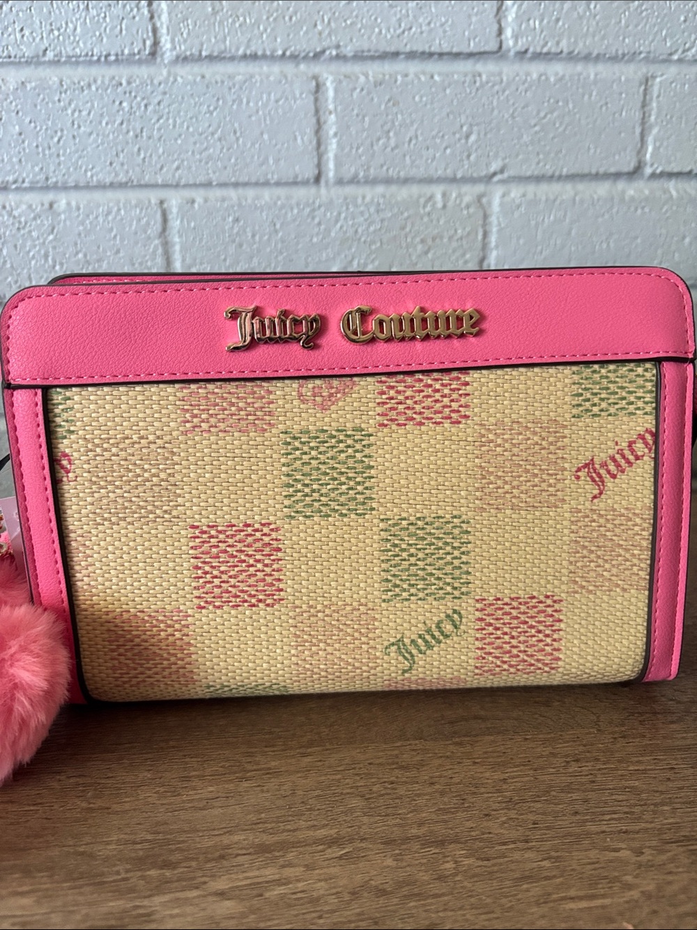 Juicy Couture “Free to be Juicy” Wristlet with faux heart charm - Picture 3 of 6